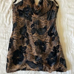 New w/tags floral scoop neck w/velvet flowers size medium